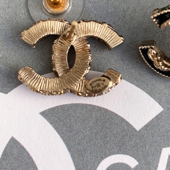 SOLD Chanel Gold Black Enamel Cc Baroque Earrings - Picture 7 of 8